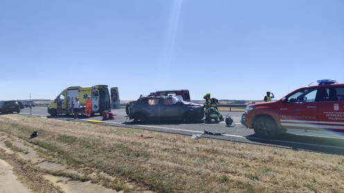 Una salida de vía en la Autovía de la Meseta se cobra la vida de cuatro miembros de una familia vallisoletana, dejando a una menor de nueve años en estado crítico