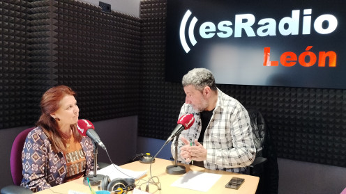  Rosa Luz Arias, asesora fiscal de la Asesoría Joaquín Charro, durante la entrevista en el programa Manos Arriba de EsRadio León