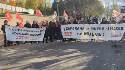 Movilización para denunciar la situación en el centro de menores Zambrana, en Valladolid.