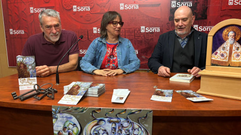 La concejala de Cultura, Gloria Gonzalo, junto a representantes de la Hermandad del Santero, Ángel Lorenzo y César Millán, han presentado una nueva edición de La Saturiada. 