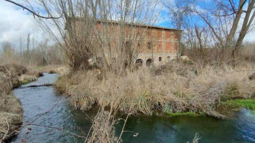 La Presa del Bernesga a su paso por el molino de Carbajal.