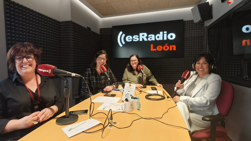 Sandra Valdueza, Anna Huguet y la doctora Haydee Camacho durante la entrevista en el programa Manos Arriba 