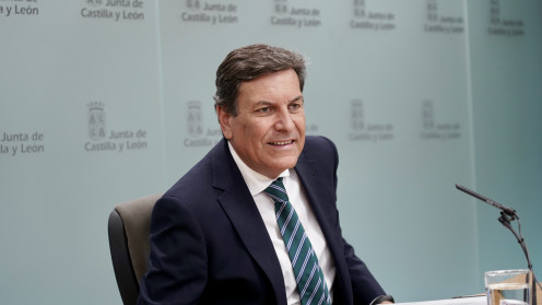 El portavoz de la Junta de Castilla y León y consejero de Economía y Hacienda, Carlos Fernández Carriedo, comparece en rueda de prensa  posterior al Consejo de Gobierno / ICAL