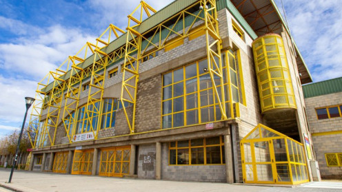 Fachada principal de entrada al módulo cubierto del CAEP.