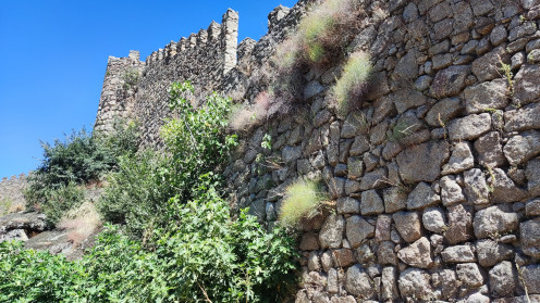 Aspecto de una de las zonas de la muralla de Béjar junto a la puerta de San Lázaro