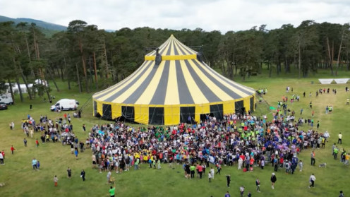 El campamento juvenil Raso de la Nava será punto de encuentro de este campamento. 