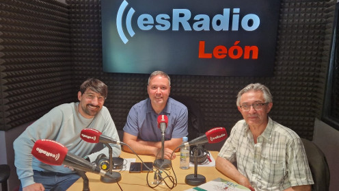 De izda. a dcha.: Javier Ampudia delegado del CSI-CSIF León, Arturo Martínez y Santi Fernández, Es Radio León