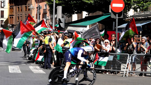 detenidos-activistas-vuelta-valladolid-ciclista-israeli