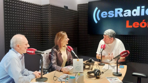 Noelia Valdueza, presidenta de ALMOM, y Ángel López, socio de ALMOM durante la entrevista