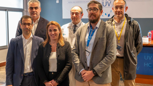 El gerente del Hospital Clínico Universitario de Valladolid, José Antonio Arranz Velasco, junto a representantes de los servicios clínicos relacionados, informa de la participación del centro hospitalario en dos ensayos clínicos internacionales en tratamiento del cáncer de próstata. Eduardo Margareto / ICAL. 