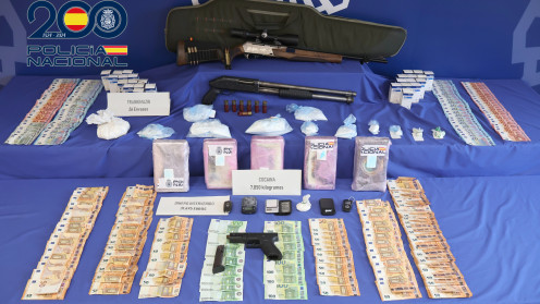 El material intervenido durante la operación policial llevada a cabo en Salamanca. (Policía Nacional)