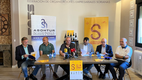 La presentación oficial ha sido conducida por Miguel Ángel Ramírez, vocal de ASOHTUR, que ha estado acompañado en el acto por representantes de las instituciones colaboradoras.