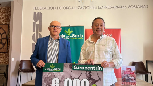 El responsable del Área de Instituciones de Caja Rural de Soria, Juan Antonio Tierno, junto al presidente de FECSoria, Adolfo Sainz, durante la presentación de la campaña. 
