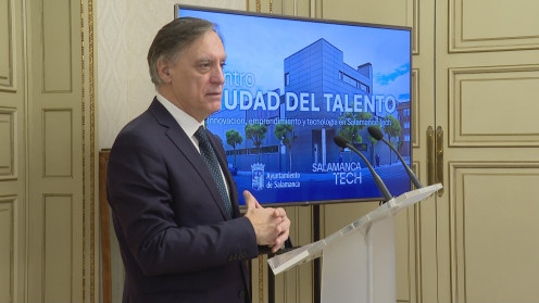 El Alcalde, Carlos García Carbayo, durante la presentación del proyecto