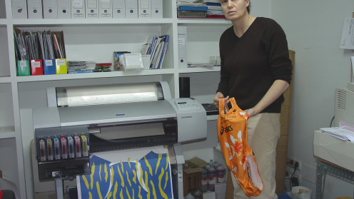 Henar en su empresa de investigación