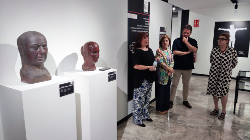 Un momento del acto de reapertura del museo de escultura Mateo Hernández