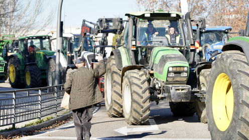 agricultores-protesta-tractorada-valladolid-criticas-europa