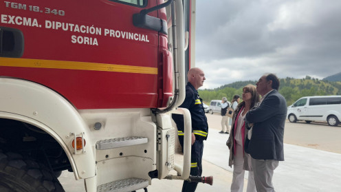 El presidente de la Diputación, Benito Serrano, ha inaugurado el nuevo parque de bomberos de la institución provincial.