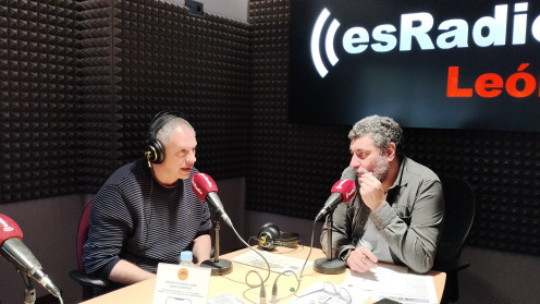 El organizador del Festival Abierto de Música de Órgano de León (FAMOL), Daniel de Madariaga, durante la entrevista en el programa Manos Arriba