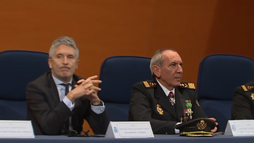 El comisario principal José Ángel González (derecha), conocido como 'Jota', durante una comparecencia oficial junto al ministro de Interior Fernando Grnade-Marlaska