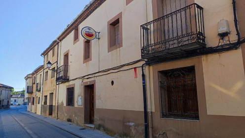 El edificio, ubicado en la misma calle Real de la ciudad oxomense, albergó durante años un bar. 