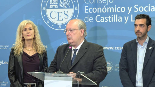 esRadio CyL | El presidente del Consejo Económico y Social (CES) de Castilla y León, Enrique Cabero; la presidenta del Colegio de Enfermería de Valladolid, Silvia Sáez (I) y el decano de la Facultad de Enfermería de la Universidad de Valladolid, José María Jiménez (D). 