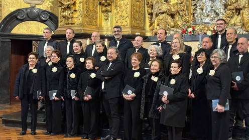 El coro está formado  principalmente por personas mayores de Fuentearmegil y de diferentes localidades de la  comarca.