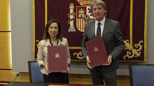 El acto de la firma ha estado presidido por el alcalde de Soria, Carlos MartÃnez, y la ministra de Defensa, Margarita Robles.
