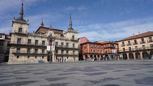 LA Plaza Mayor estrena pavimento tras una inversión de 1,9 millones 