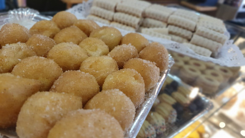 Los buñuelos y huesos de Santo son los dulces protagonistas de estos días. 