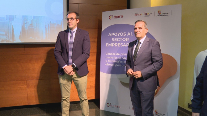 A la derecha, el Director General del ICECYL, Augusto Cobos