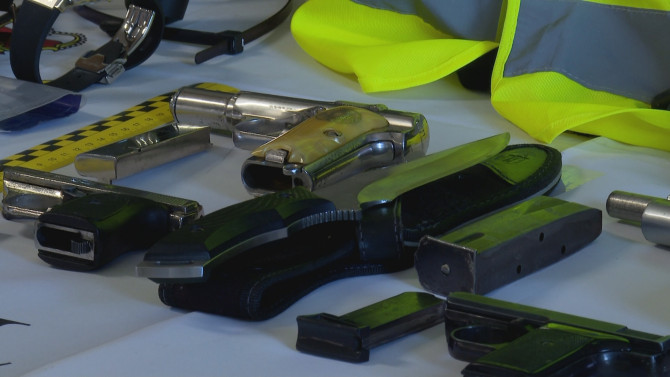Algunas de las armas incautadas durante la operación 