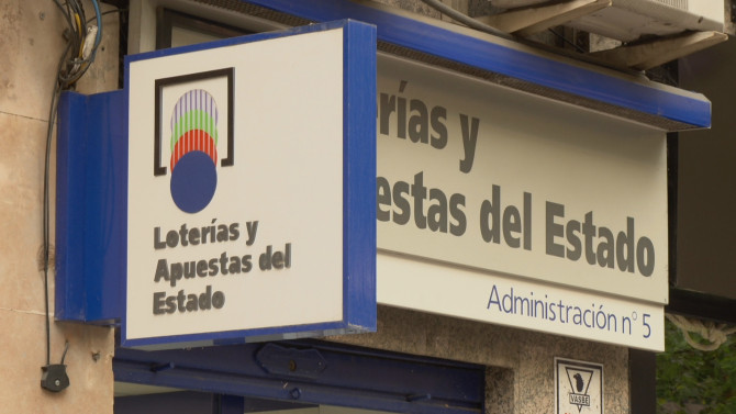 Administración de Loterías número 5 en la Calle María Auxiliadora.