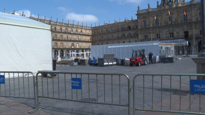 Montaje de la Feria del Libro Antiguo y de Ocasión en 2025