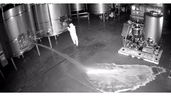 CEPA 21. Imágenes captadas por la cámara de seguridad del sabotaje a la bodega.