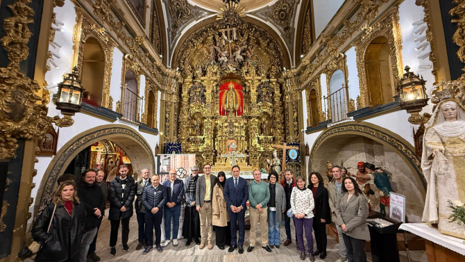 El Alcalde, Carlos García Carbayo, en el centro de la imagen, durante la presentación de la nueva edición de 