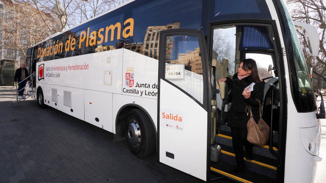 R.Valtero / ICAL . Nueva unidad móvil del Centro de Hemoterapia y Hemodonación de Castilla y León, puesta en servicio para la donación de plasma.