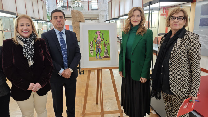 La viceconsejera de Acción Cultural, Mar Sancho, junto al presidente de Caja Rural, Carlos Martínez,