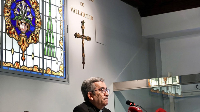 ICAL. Luis Argüello, arzobispo de Valladolid y presidente de la Conferencia Episcopal Española, comparece en una rueda de prensa tras el fallecimiento del Papa Francisco.