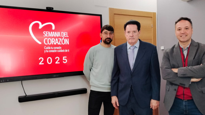 Dr. García Porrero durante la entrevista en Es la Mañana de León, con Arturo Martínez y Santi Fernández