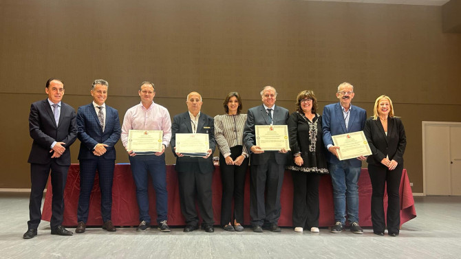 En el acto se hizo entrega de menciones honoríficas por la profesionalidad e implicación en el desempeño de sus puestos de trabajo.