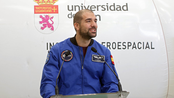 El astronauta leonés Pablo Álvarez visita la Universidad de León / ICAL