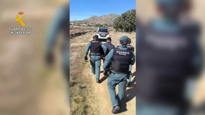 Momento del arresto de uno de los atracadores. Guardia Civil
