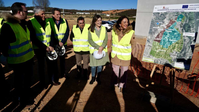 La consejera de Agricultura, Ganadería y Desarrollo Rural, María González Corral, visita las obras de modernización del regadío en Llamas de la Ribera