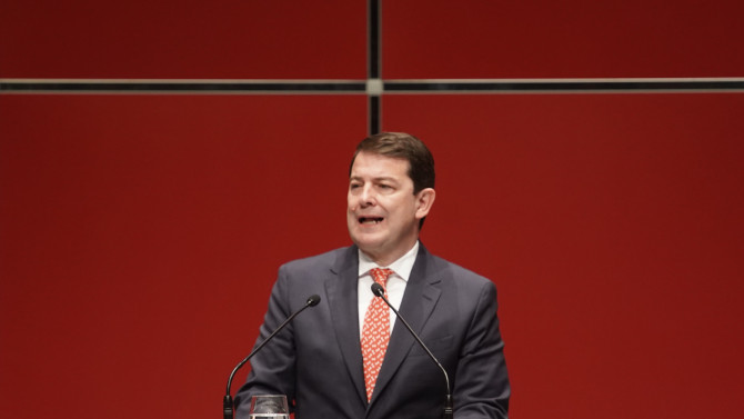  ICAL | Rubén Cacho  El presidente de la Junta, Alfonso Fernández Mañueco, durante su intervención en el acto de entrega de los Premios Castilla y León 2023.