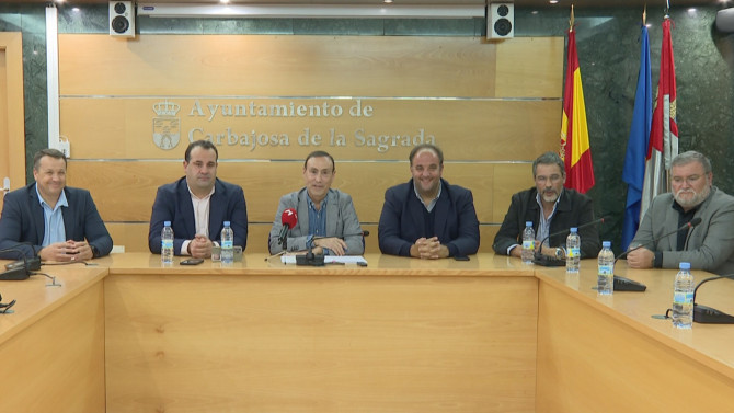 Los alcaldes de Carbajosa, Santa Marta, Guijuelo, Villamayor y Doñinos durante su comparecencia