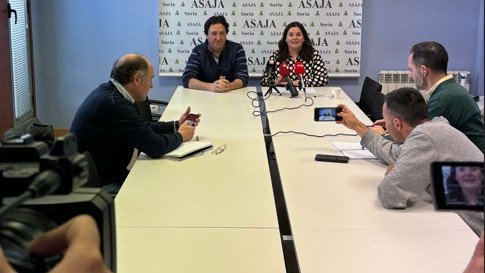 Ana Pastor, presidenta de ASAJA Soria, dando a conocer los ganadores de los Premios Espiga y Tizón. 