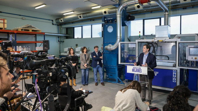 El presidente de la Junta y del PP de Castilla y León, Alfonso Fernández Mañueco, durante su visita al Centro Tecnológico de Miranda de Ebro, este miércoles