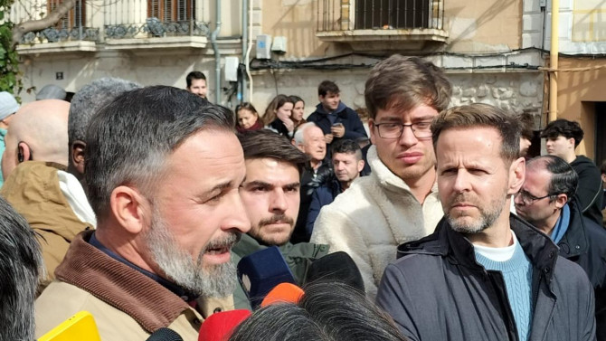 esRadio CYL. El líder nacional de VOX, Santiago Abascal, participa en un acto de precampaña electoral en Peñafiel (Valladolid).