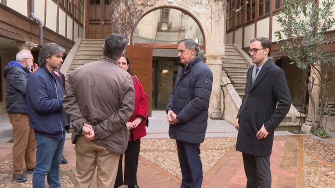 El Alcalde de Salamanca, Carlos García Carbayo, durante la inauguración del nuevo Centro de recepción de visitantes.